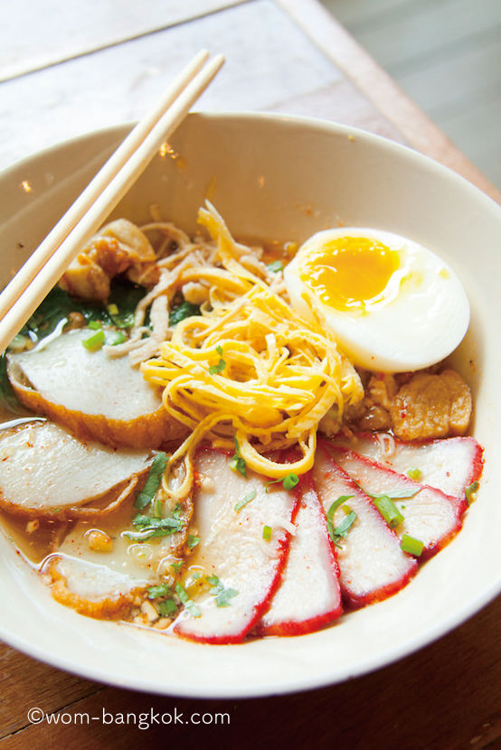 Kuay teaw khai yon yuk Kuay teaw khai yon yuk