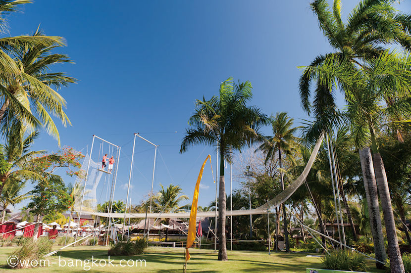 10.会場は高さもあってかなり本格的な仕掛け swings