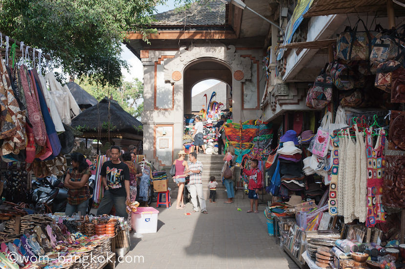 5.モンキーフォレスト通りの突き当たりにあるウブド市場 ubud