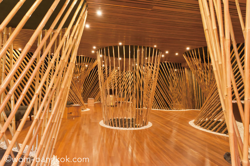 1.竹を使ったモダンなインテリアのレセプション。日本人スタッフが常駐しています Bamboo Spa