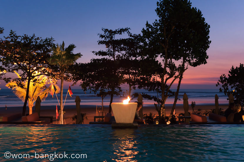 2.夜、ライトアップされたインフィニティプール ANANTARA SEMINYAK BALI RESORT & SPA