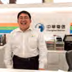 空港で携帯電話のSIMを購入。中華電信はNT$300で120時間データ通信し放題。通話NT$50ぶん込み
