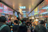 3.隙間なく店が並ぶ地下飲食店街