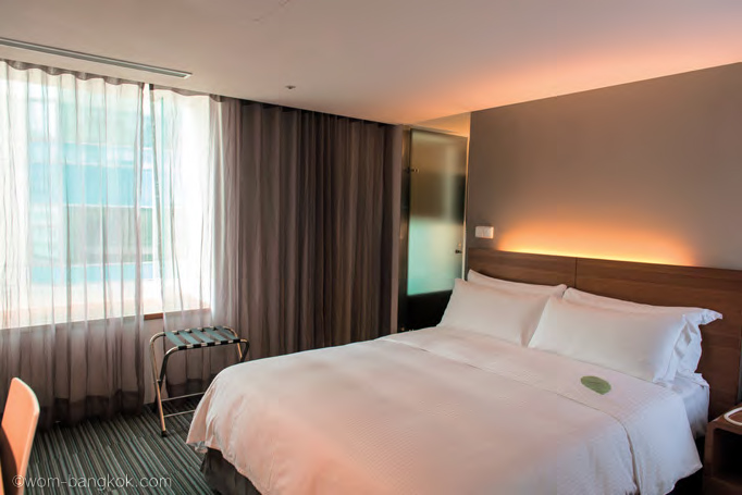 1.快適なベッドが旅の疲れを癒してくれる。コンバクトながら使い勝手の良いゲストルーム Just Sleep