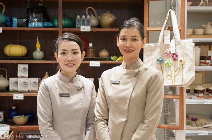 タイ食材に詳しいストアスタッフのビーンさんとコップさん
