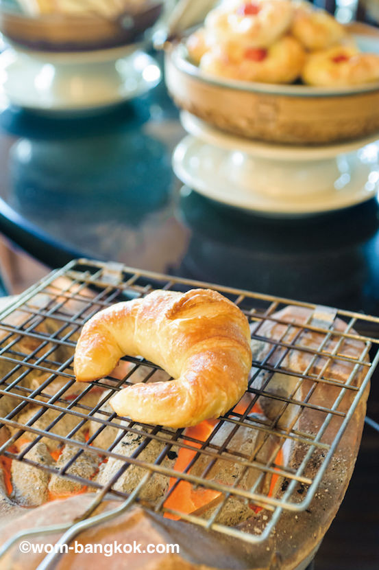 4.寒い季節の朝食には炭火焼きクロワッサン!