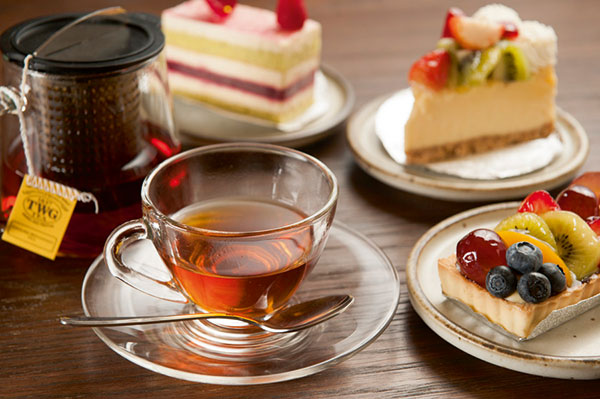 ケーキセット฿200 お好きなケーキ+コーヒー(紅茶)