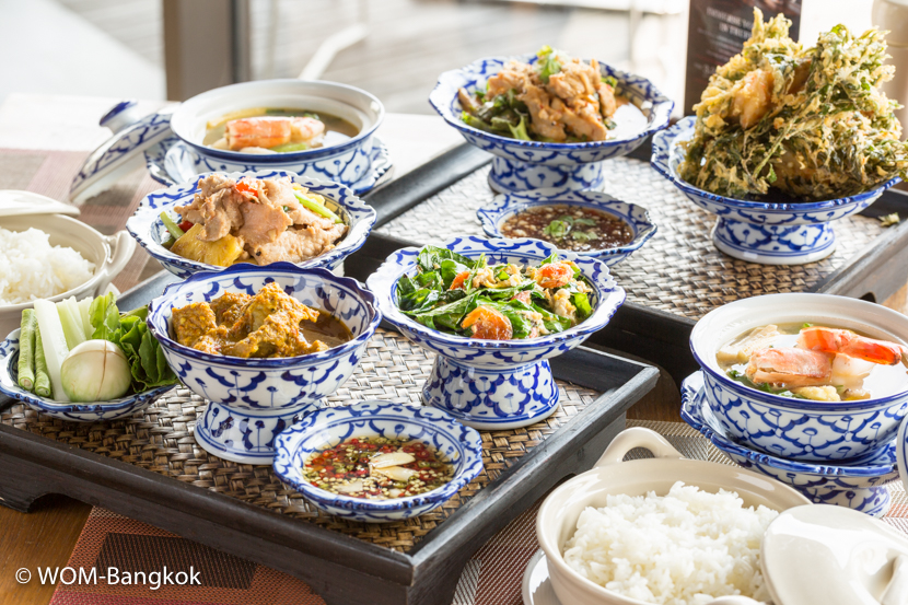 プロモーションランチとして、タイ南部料理セット(全8品2人用)を実施中 プロモーションランチとして、タイ南部料理セット(全8品2人用)を実施中