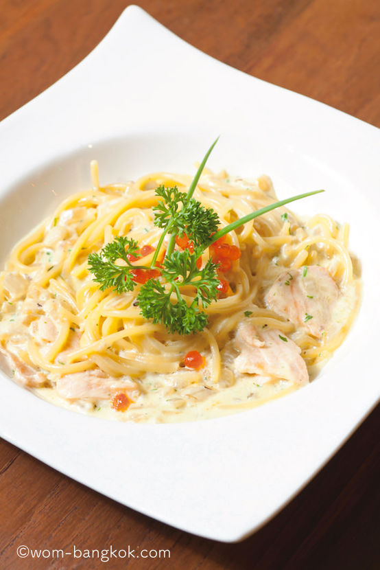 サーモンクリームソースのパスタ