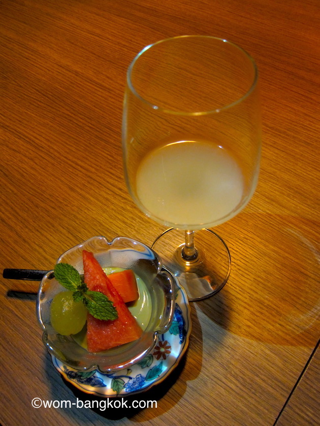 松花堂弁当のデザート豆乳抹茶ゼリーをスパークリングゆず酒と Flavor of Osaka